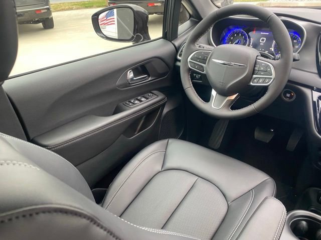 New 2026 Chrysler Voyager LX image 33