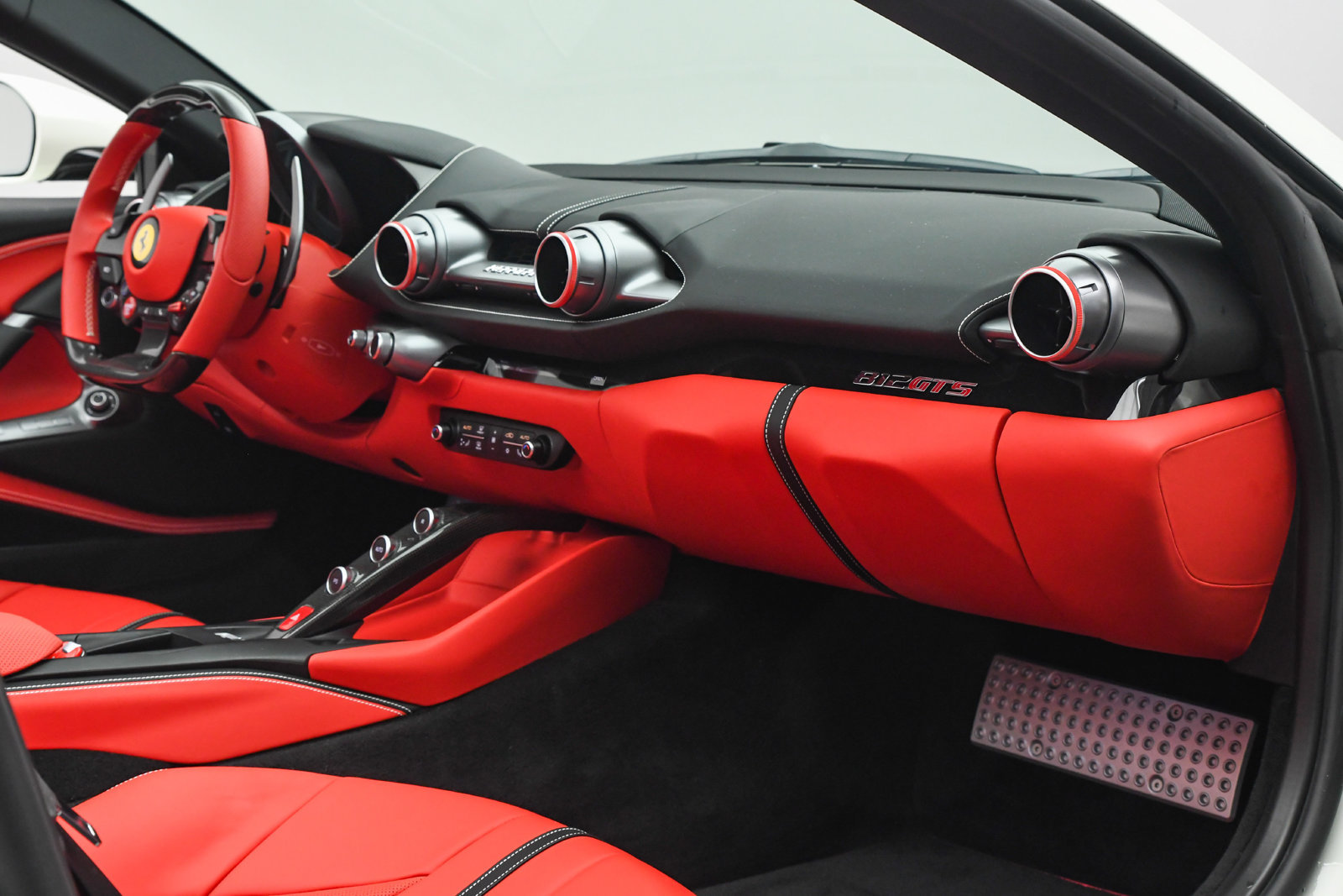 Used 2022 Ferrari 812 GTS RWD image 27