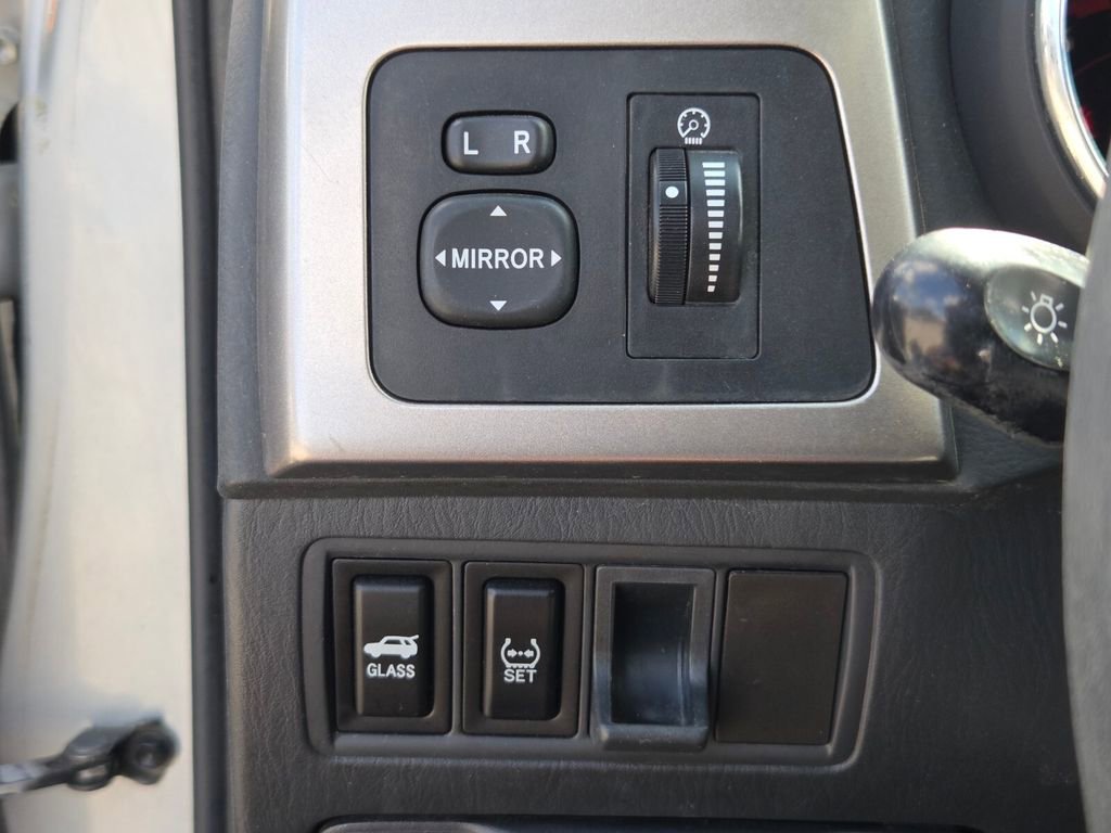 Used 2008 Pontiac Vibe w/ Preferred Package FWD image 23