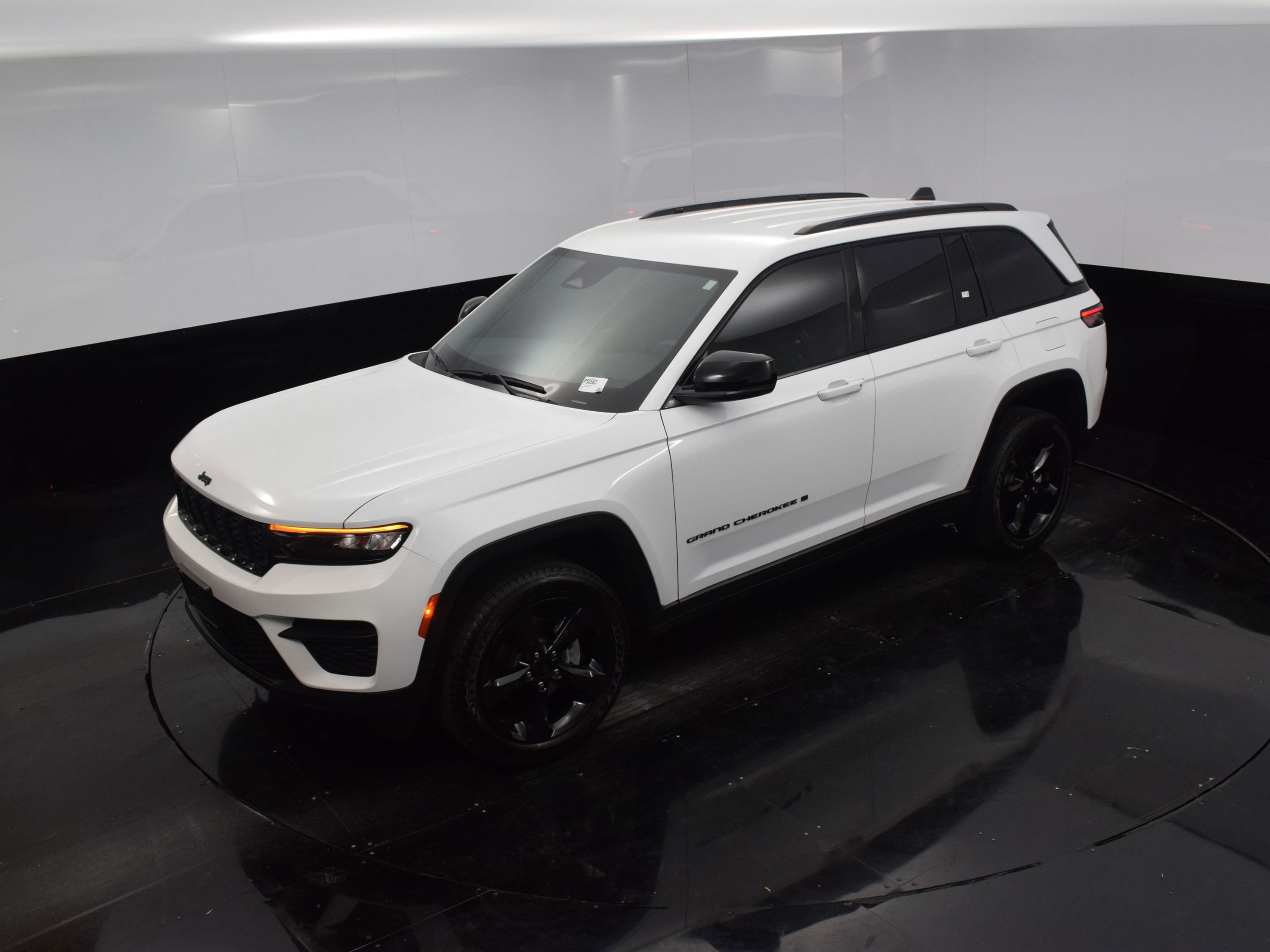 Used 2023 Jeep Grand Cherokee Altitude image 27