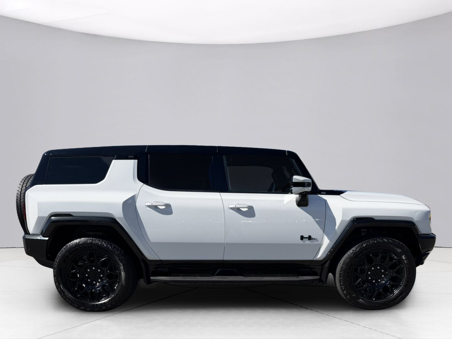 Used 2025 GMC Hummer EV 2X w/ LPO, Dark Essentials Package AWD/4WD image 6