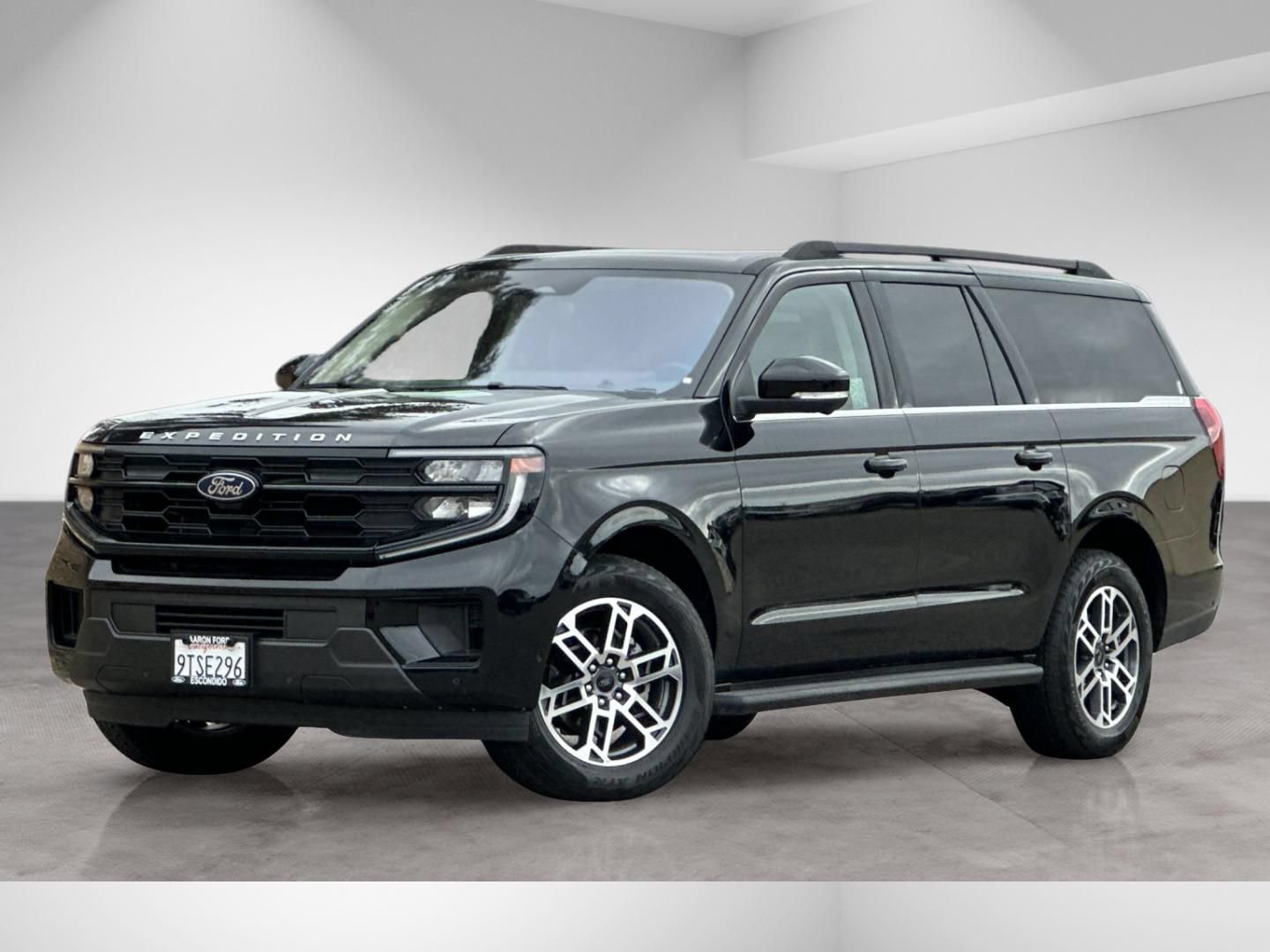 Used 2025 Ford Expedition Max Active AWD/4WD image 2