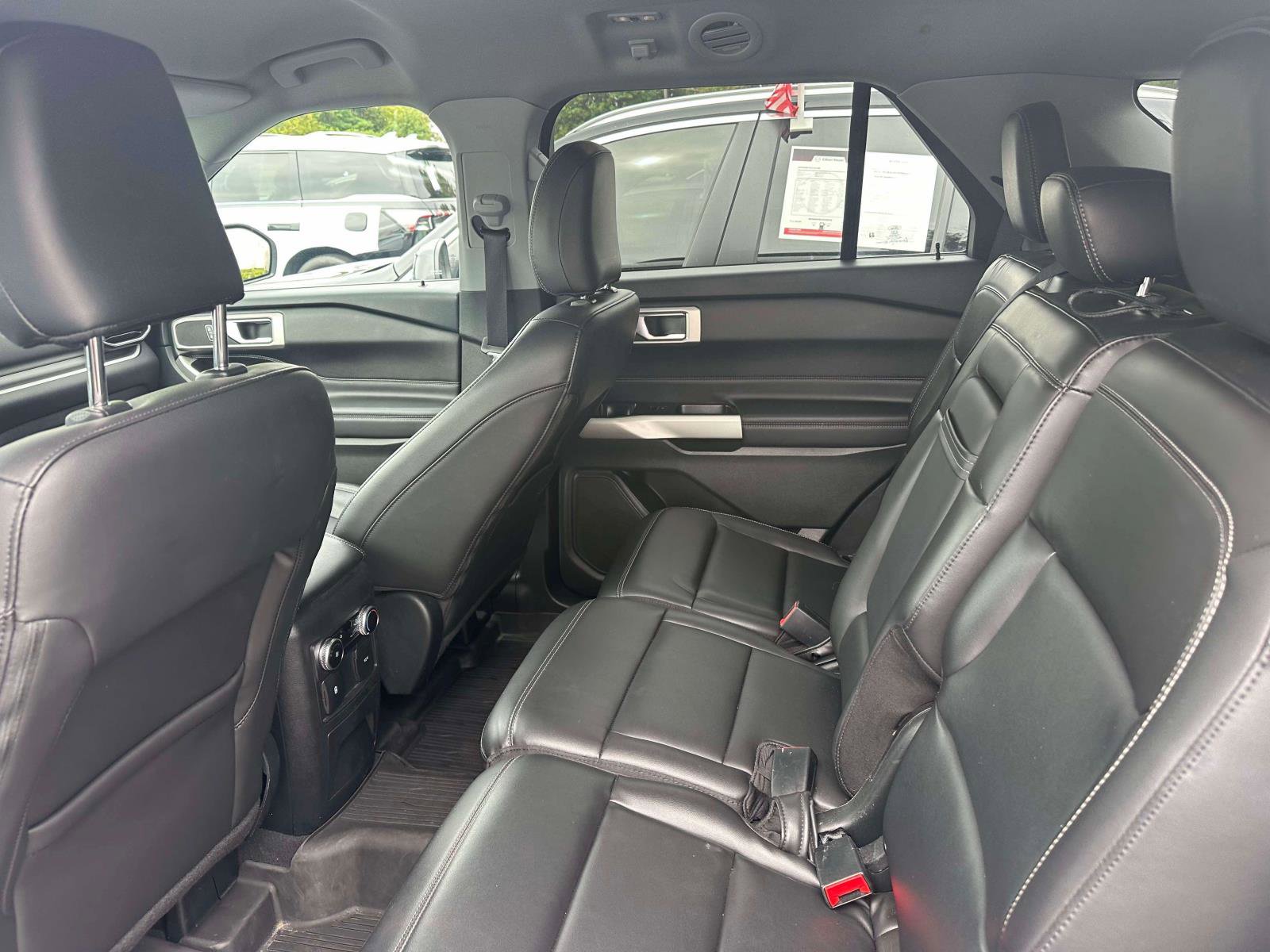 Used 2022 Ford Explorer XLT w/ Equipment Group 202A image 9