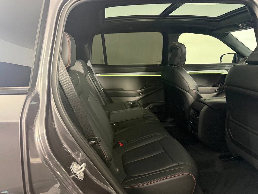 Used 2025 Jeep Wagoneer S Launch Edition AWD/4WD image 30