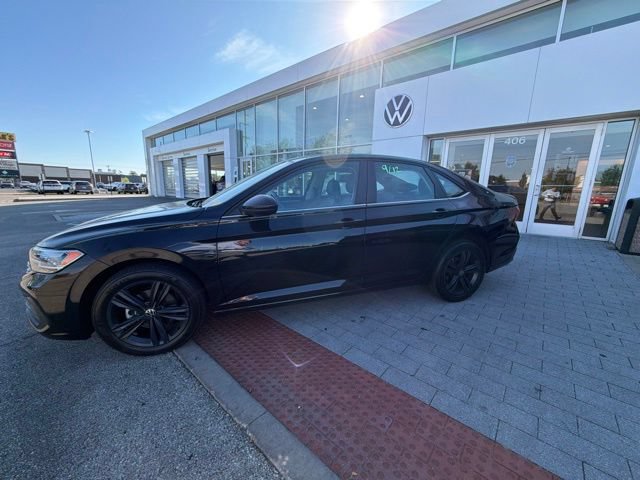Used 2023 Volkswagen Jetta SE w/ Panoramic Sunroof Package FWD image 6