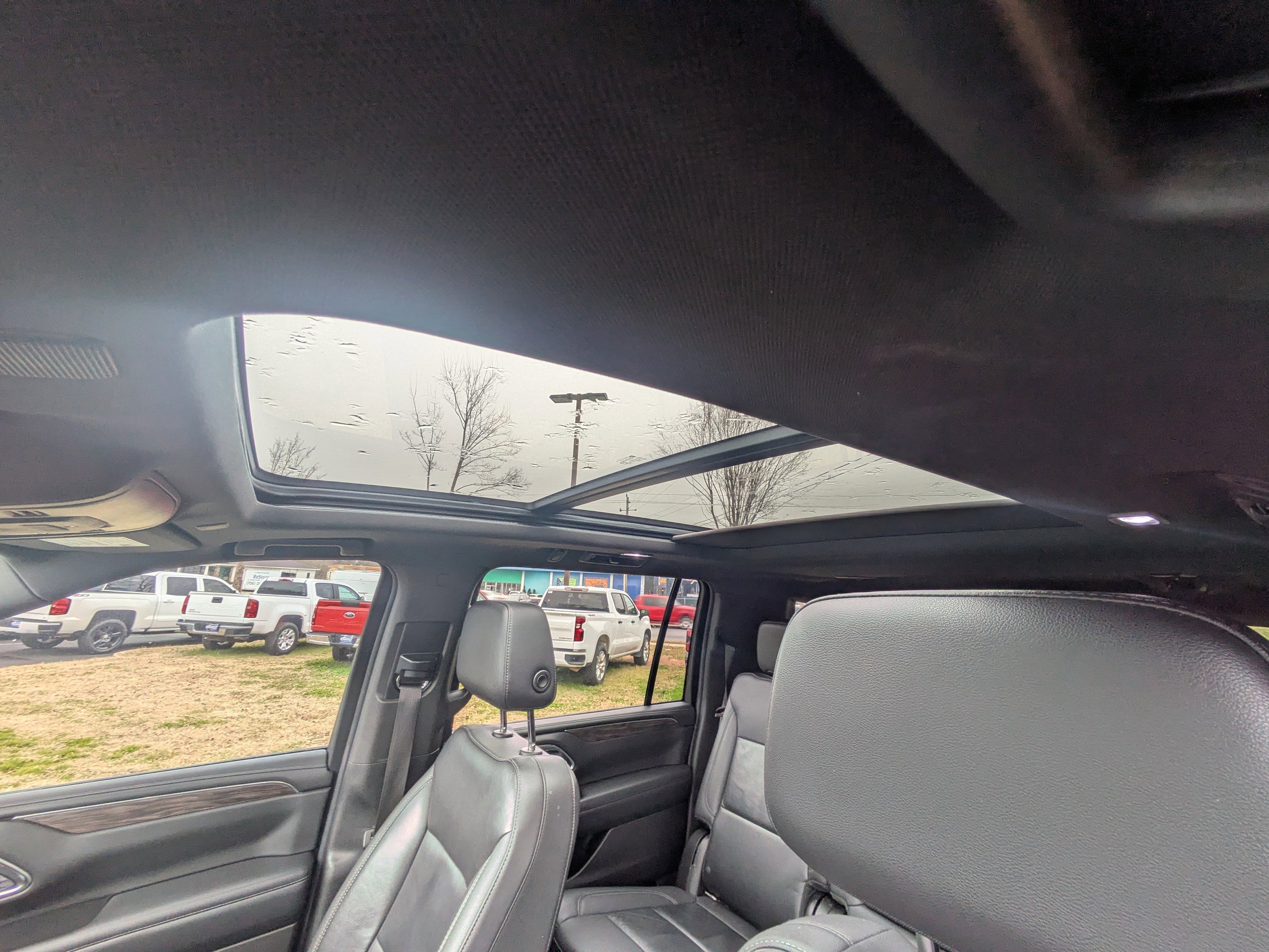 Used 2021 Chevrolet Suburban LT image 22