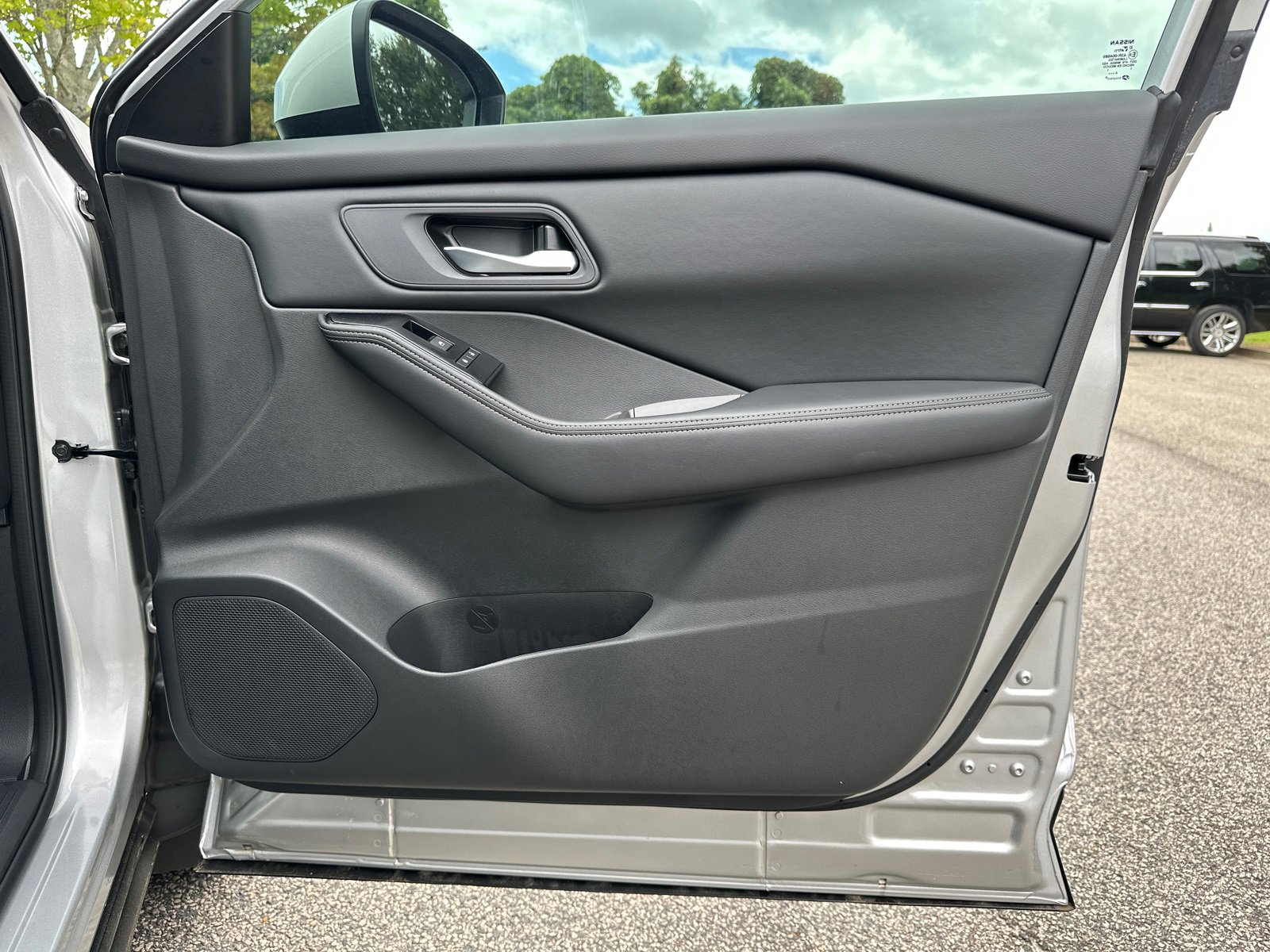 New 2025 Nissan Rogue SV image 15