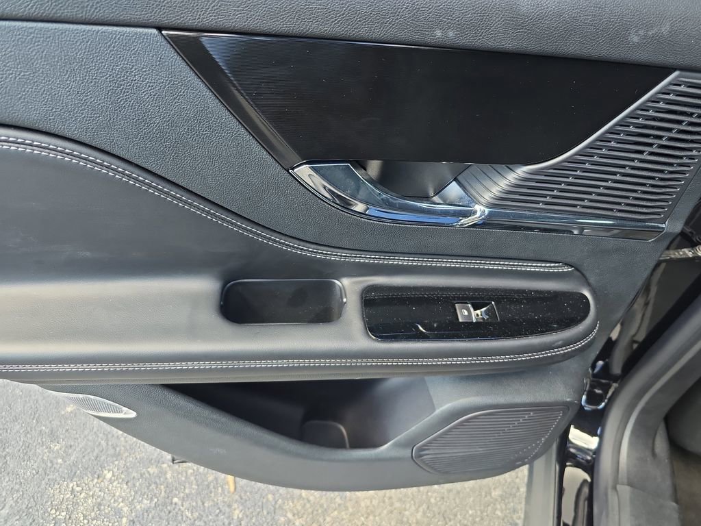 Used 2022 Lincoln Corsair FWD image 9