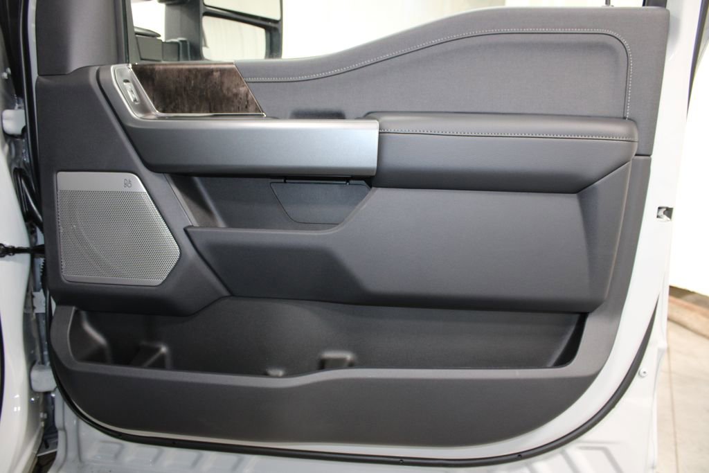 New 2026 Ford F250 Lariat w/ Black Appearance Package image 39