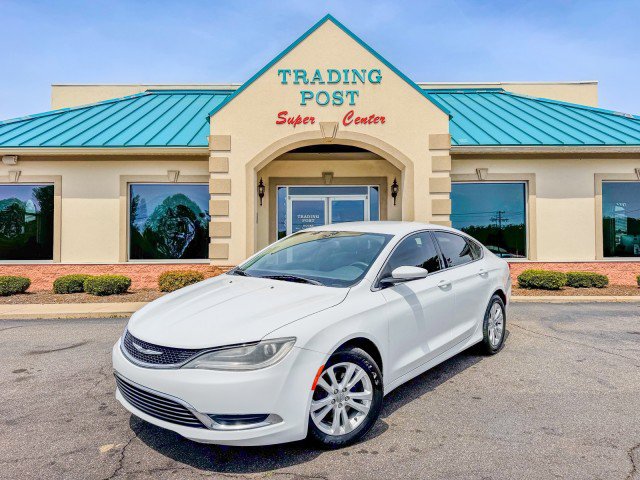 Used 2017 Chrysler 200 Limited Platinum w/ Comfort & Convenience Group image 2