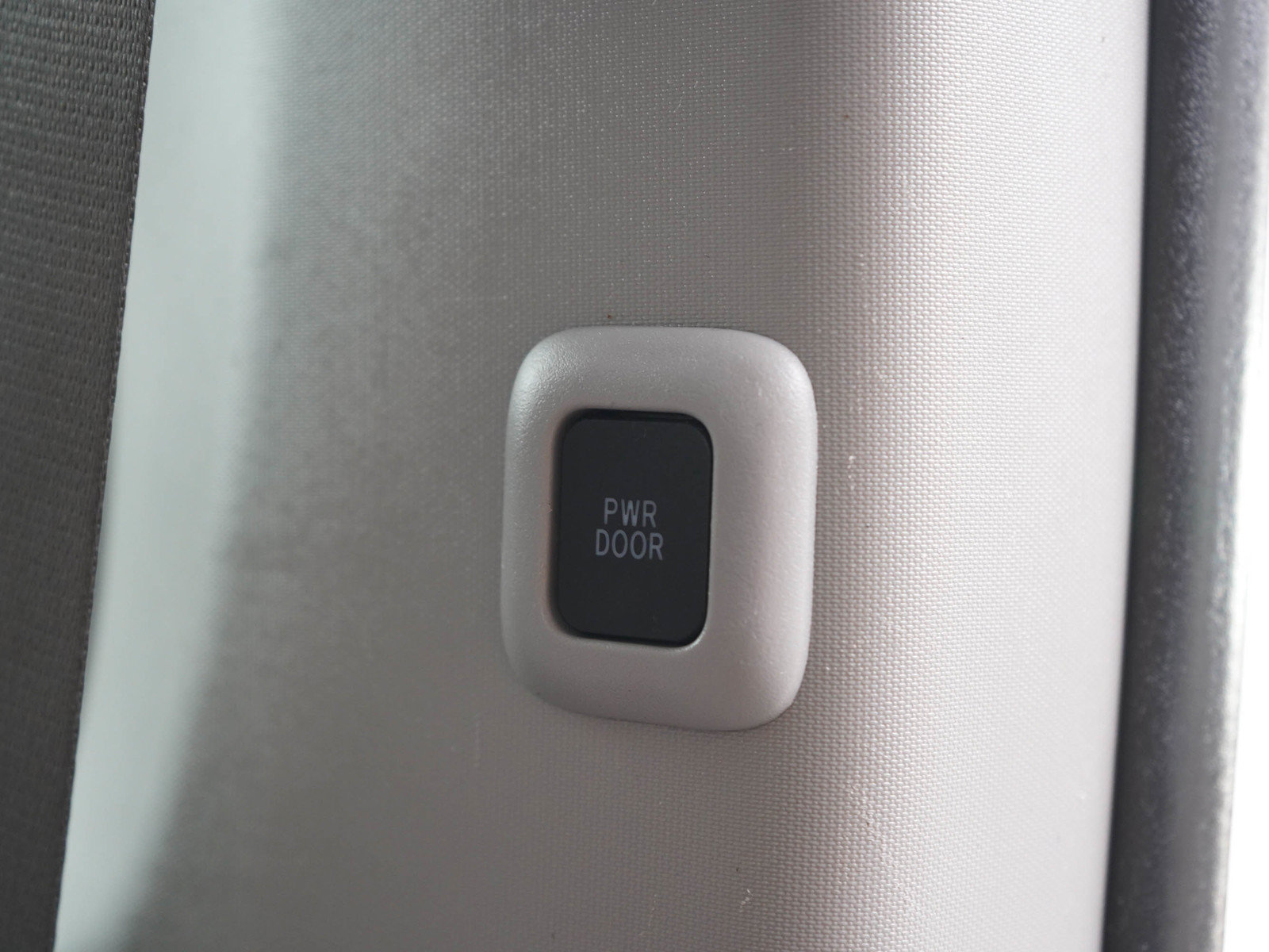 Used 2020 Toyota Sienna XLE w/ XLE Navigation Package FWD image 17