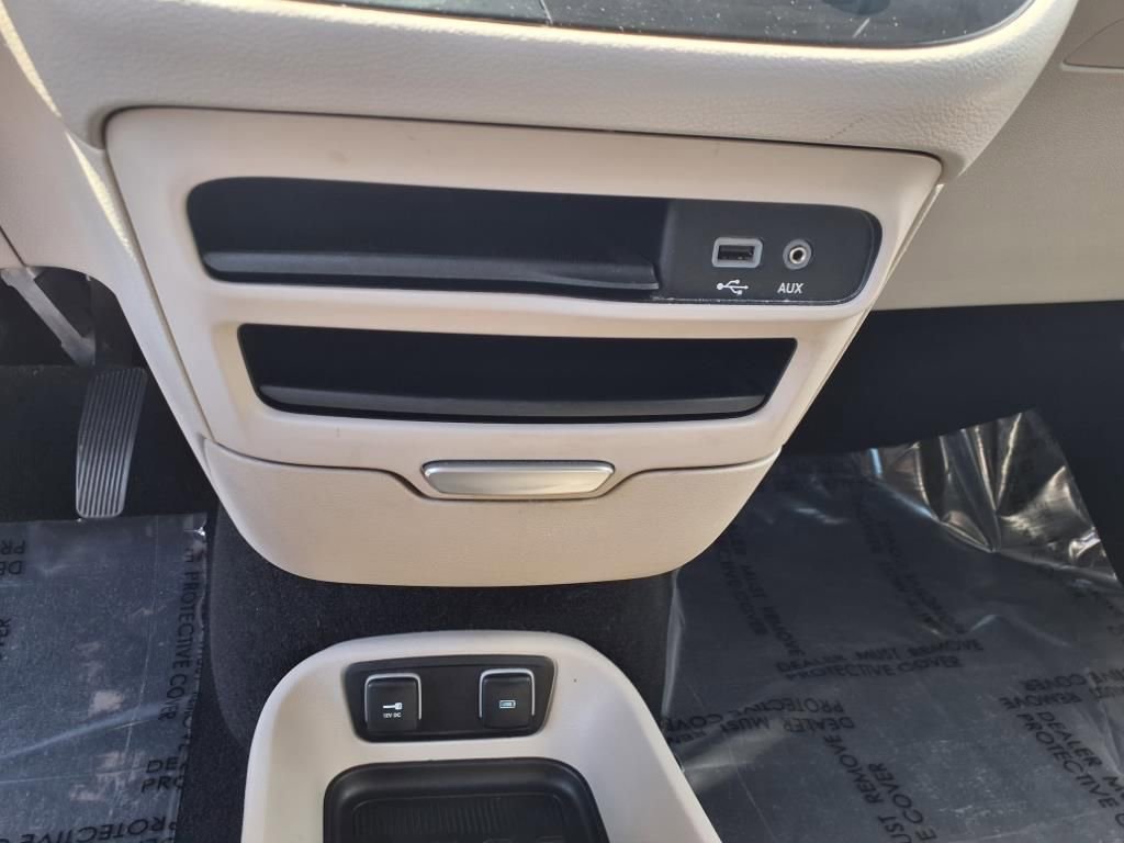 Used 2017 Chrysler Pacifica Touring-L image 19