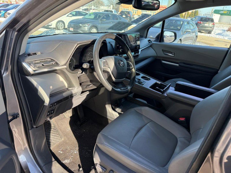 Used 2021 Toyota Sienna XLE image 10