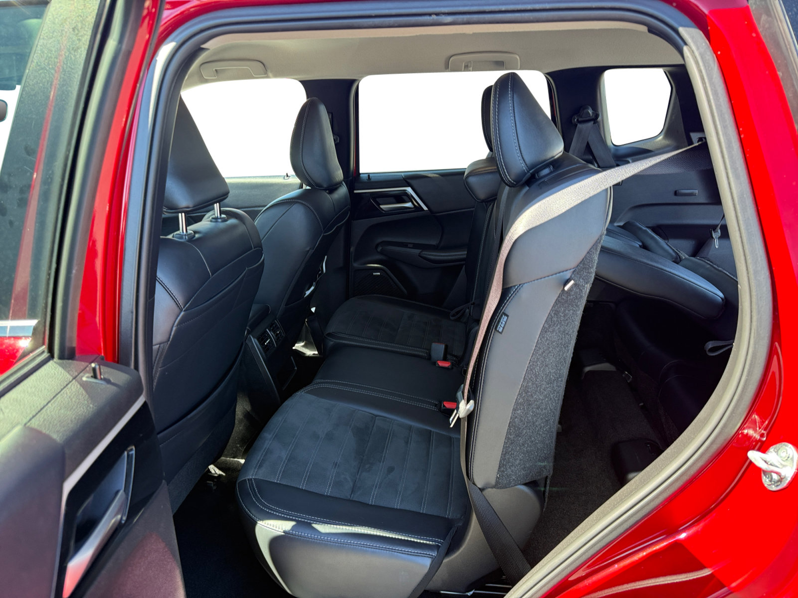 Used 2025 Mitsubishi Outlander SE FWD image 16