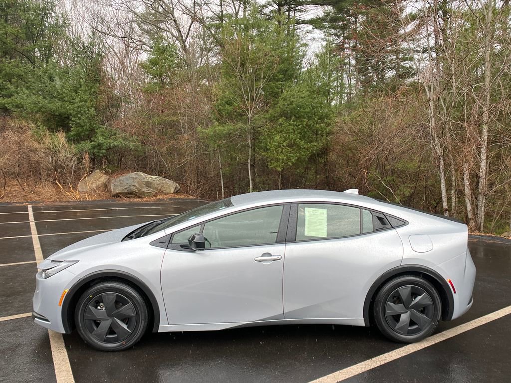 Used 2025 Toyota Prius LE FWD video 2