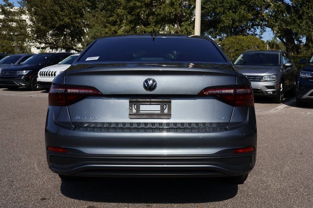 Certified 2023 Volkswagen Jetta SE image 6