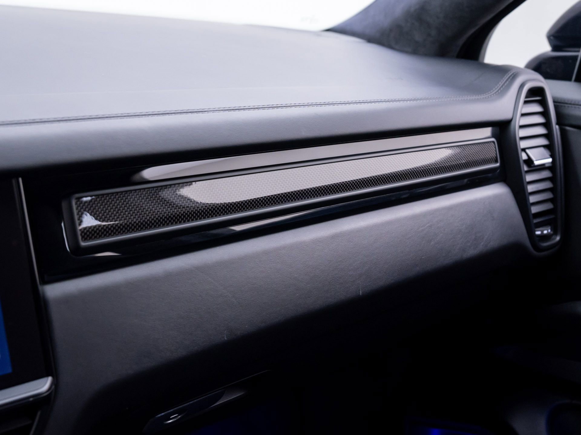 Certified 2022 Porsche Cayenne Turbo GT image 28