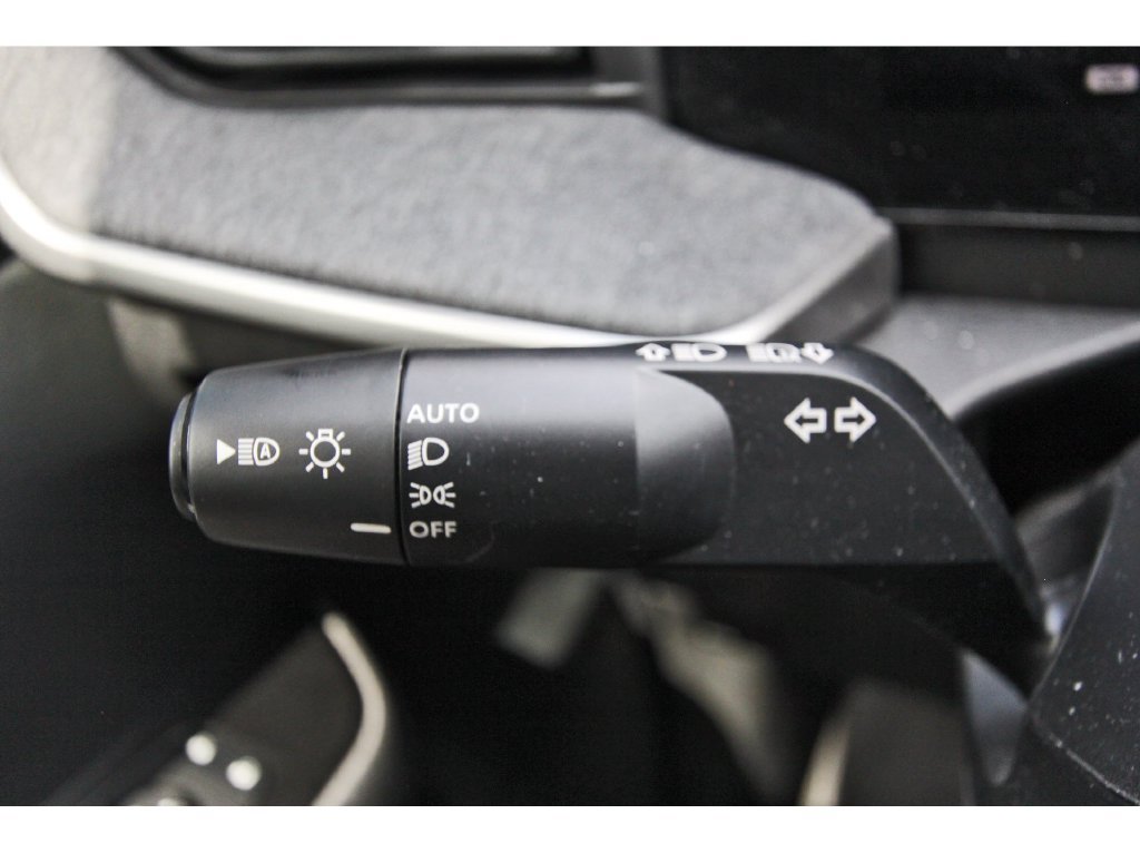 Used 2026 Nissan Kicks SV w/ SV Premium Package FWD image 11