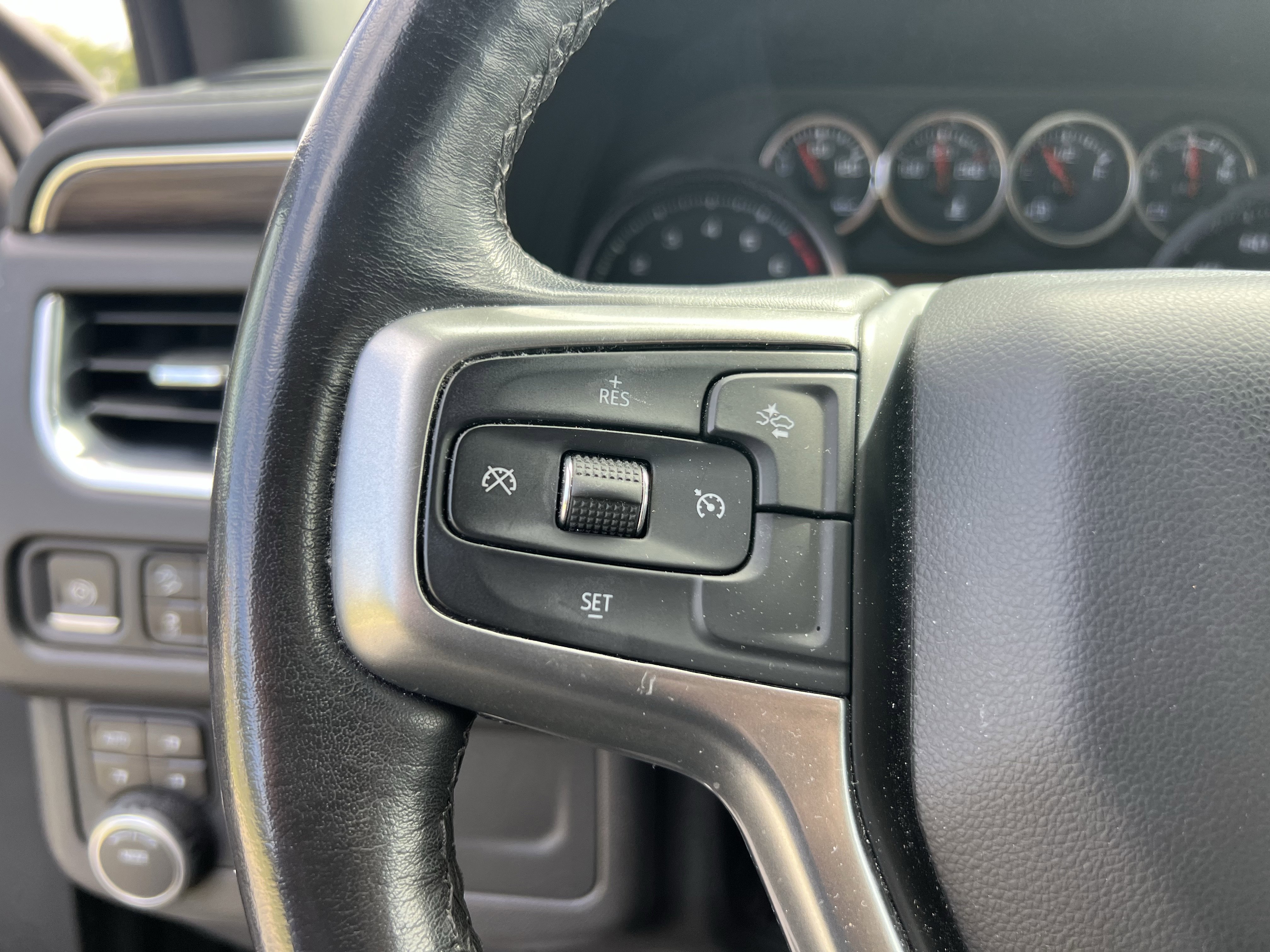 Used 2021 Chevrolet Tahoe Z71 w/ Rear Media and Nav Package image 21