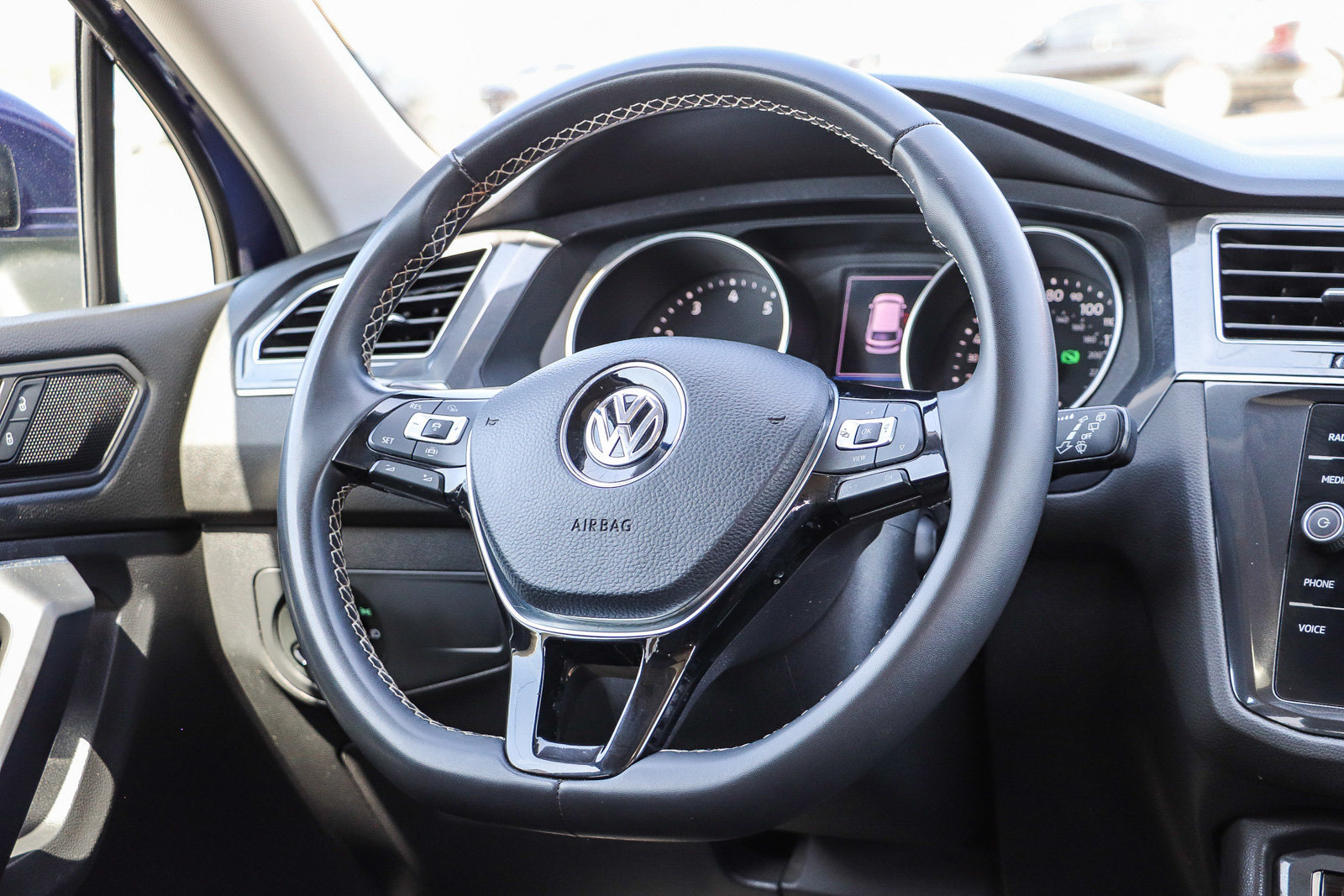 Used 2021 Volkswagen Tiguan SE w/ Panoramic Sunroof Package FWD image 16
