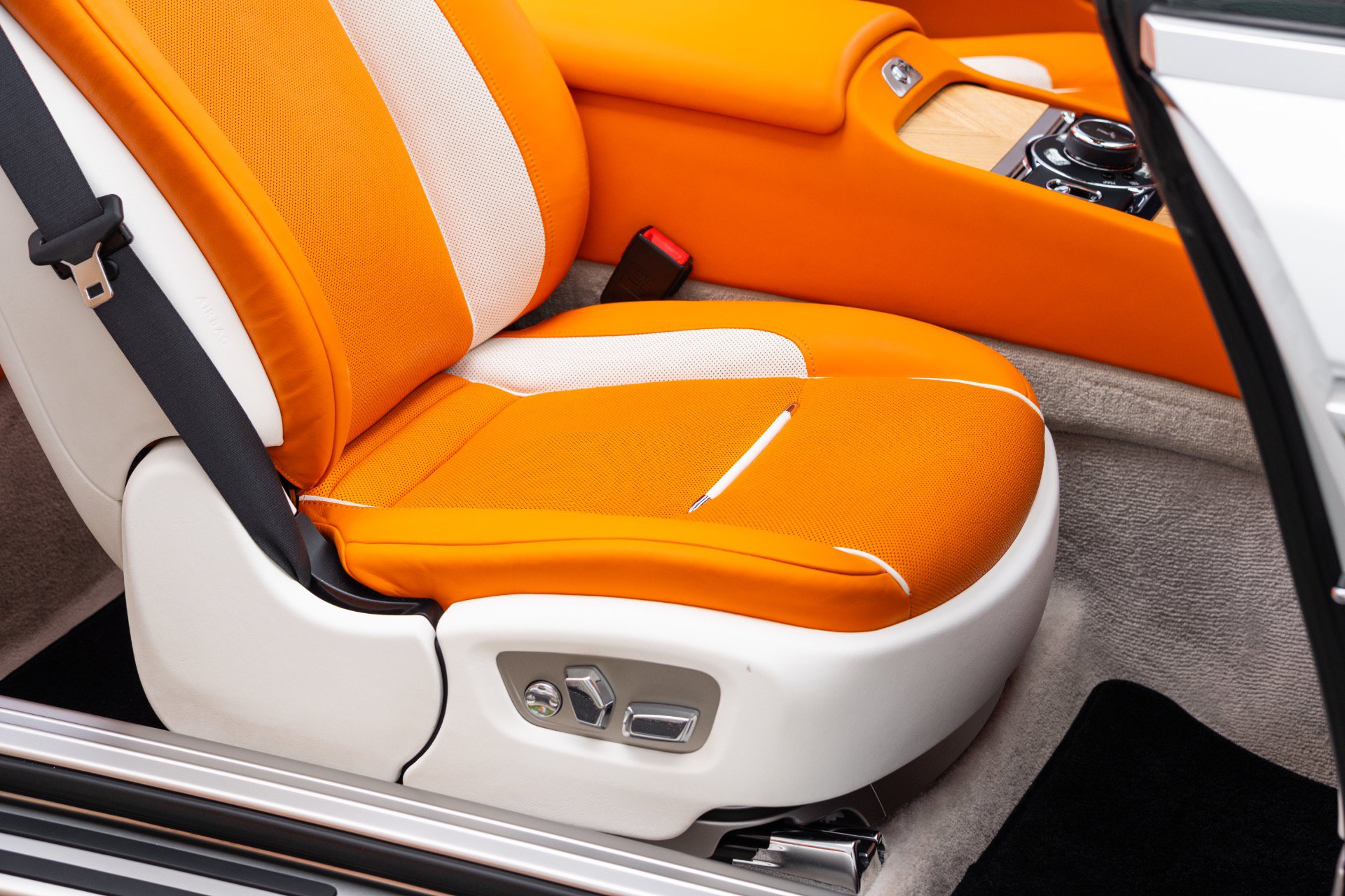 Used 2017 Rolls-Royce Dawn RWD image 78