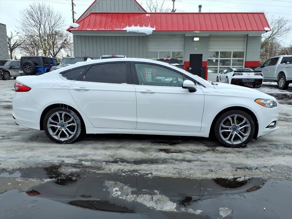 Used 2017 Ford Fusion SE w/ Equipment Group 201A image 6