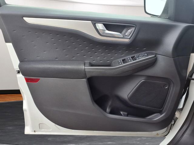 Used 2020 Ford Escape SE image 15