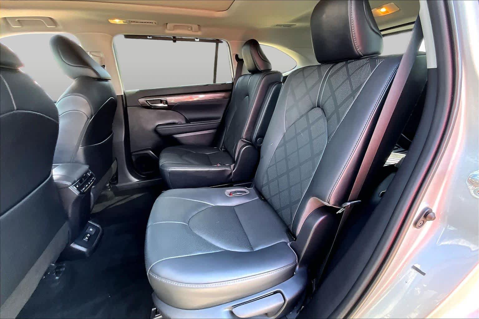 Used 2021 Toyota Highlander Limited AWD/4WD image 20