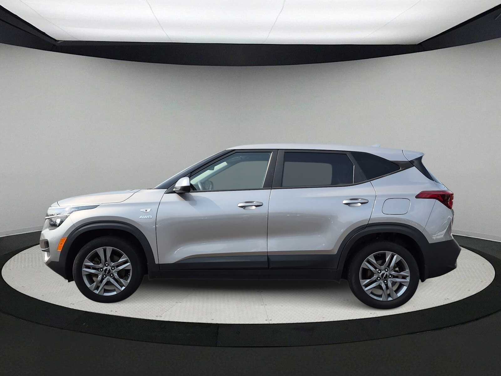 Used 2023 Kia Seltos LX AWD/4WD image 5