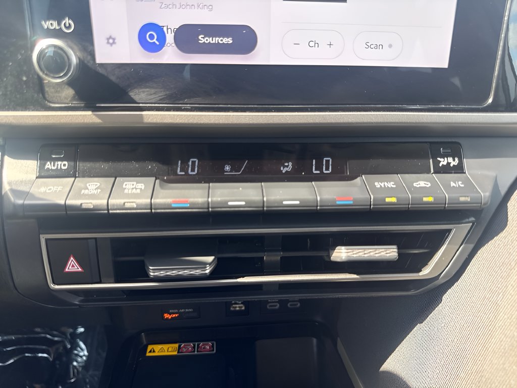 Used 2025 Toyota Camry LE FWD image 15