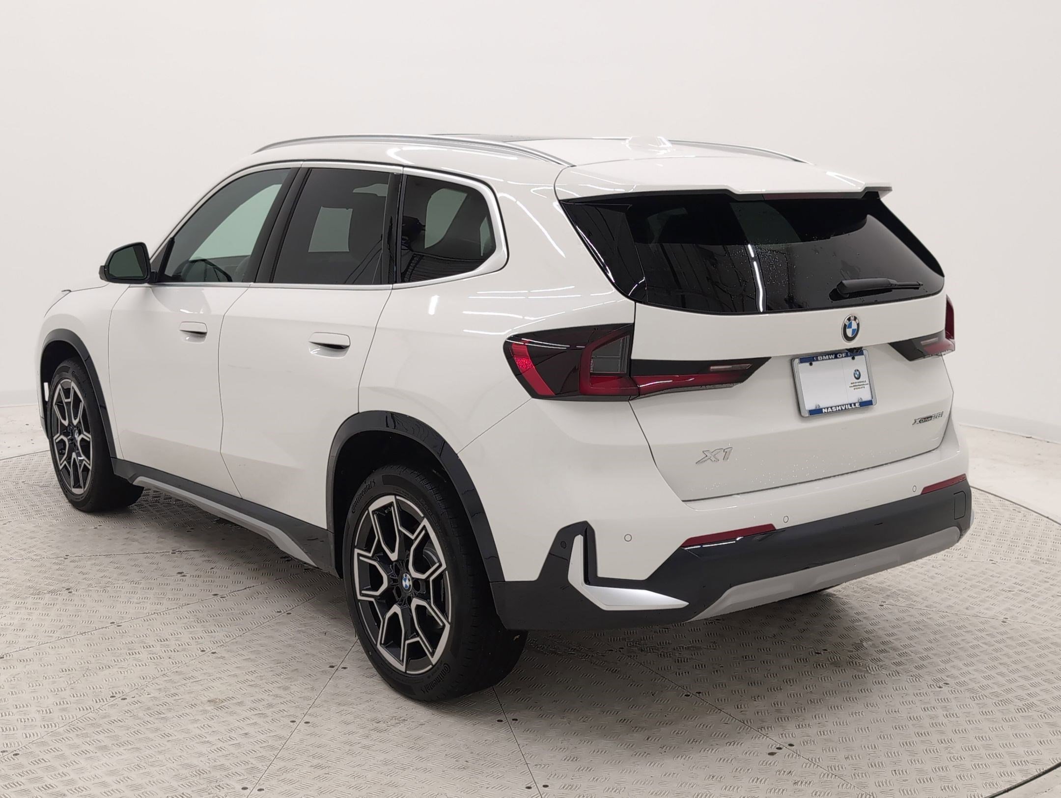 Used 2025 BMW X1 xDrive28i w/ Technology Package AWD/4WD image 3