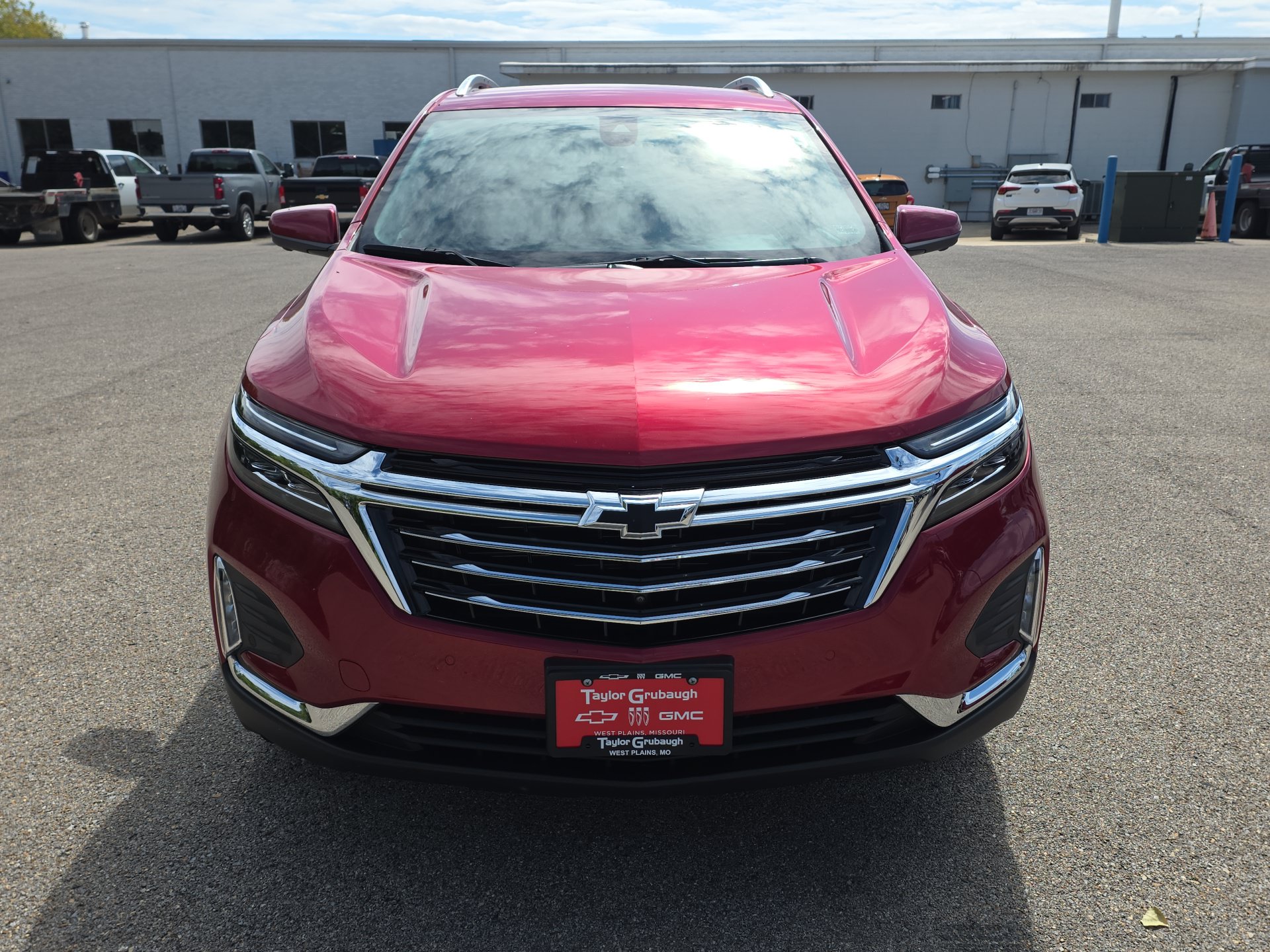 Used 2024 Chevrolet Equinox Premier FWD image 3