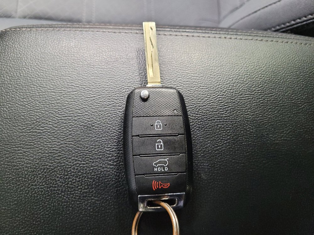 Used 2018 Kia Sorento FWD image 32