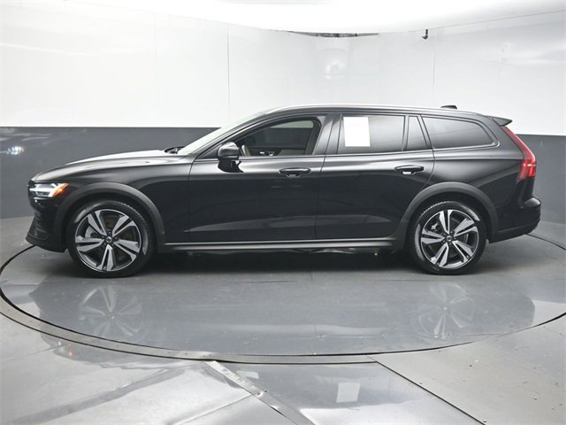 Used 2024 Volvo V60 B5 Cross Country Plus image 5
