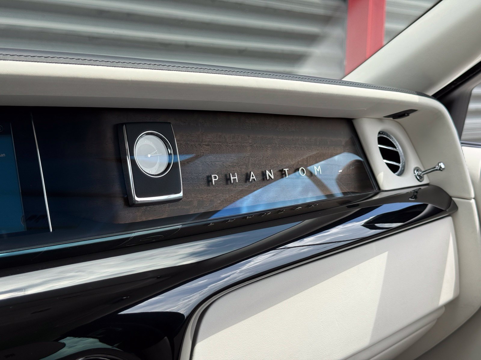 Used 2022 Rolls-Royce Phantom Sedan RWD image 54