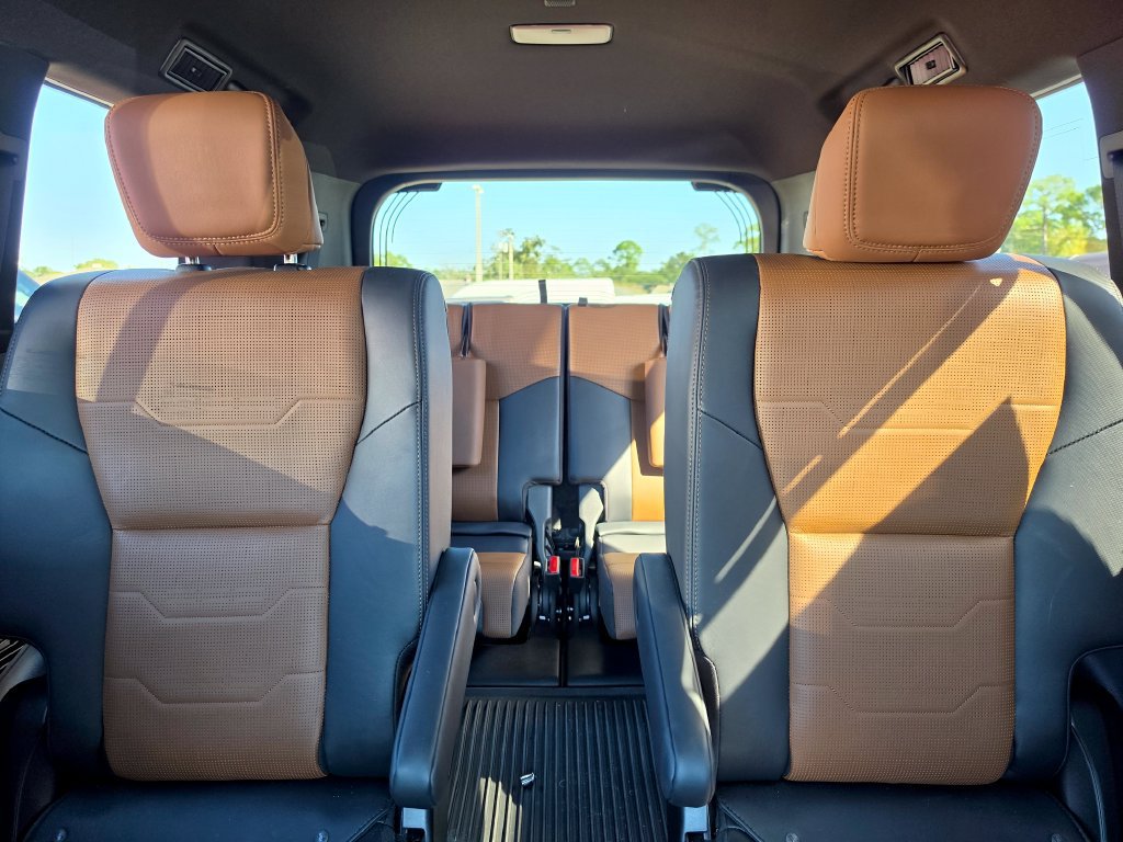 Used 2025 Lexus GX 550 w/ Accessory Package (Z1) AWD/4WD image 33