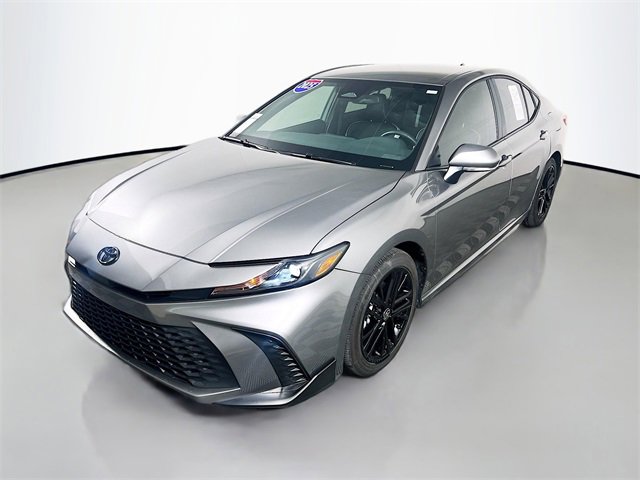 Used 2025 Toyota Camry LE image 3