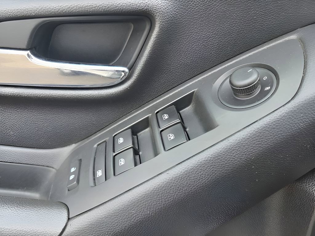Used 2020 Chevrolet Trax LS w/ Tint and Cruise Package image 17
