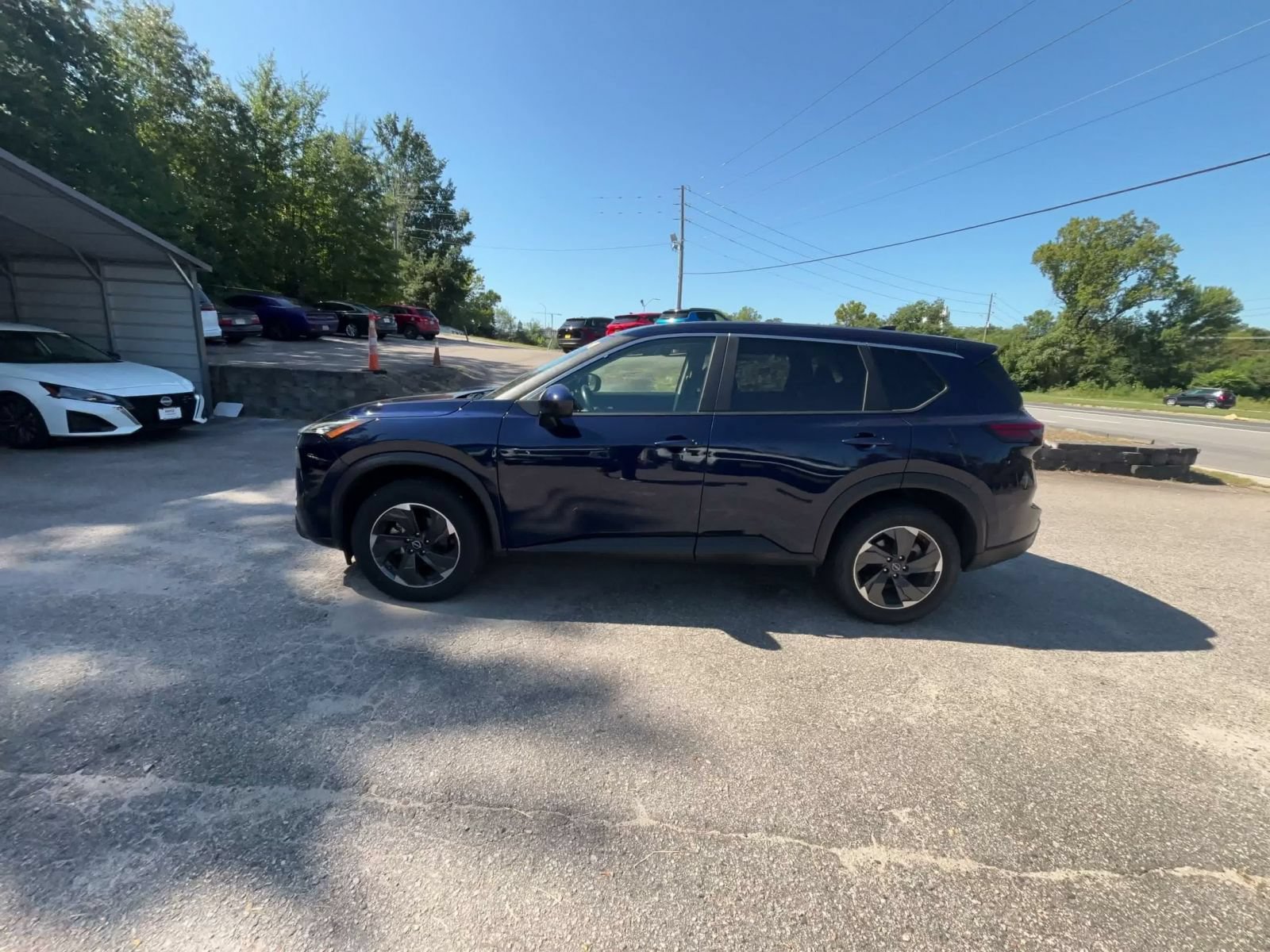 Used 2025 Nissan Rogue SV FWD image 8