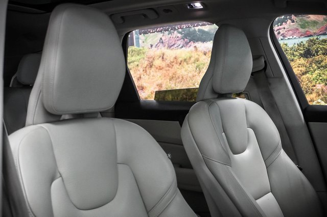 Used 2019 Volvo XC60 T8 Momentum image 24