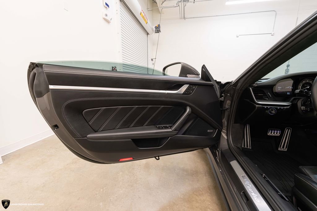 Used 2022 Porsche 911 Turbo AWD/4WD image 32