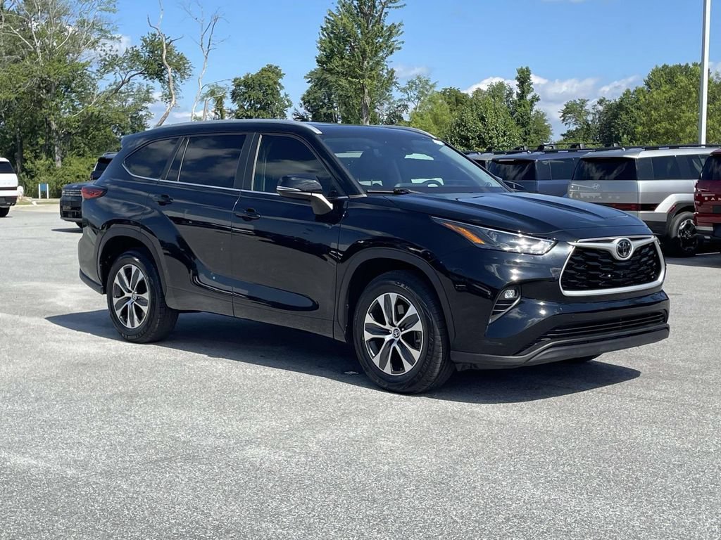 Used 2023 Toyota Highlander XLE