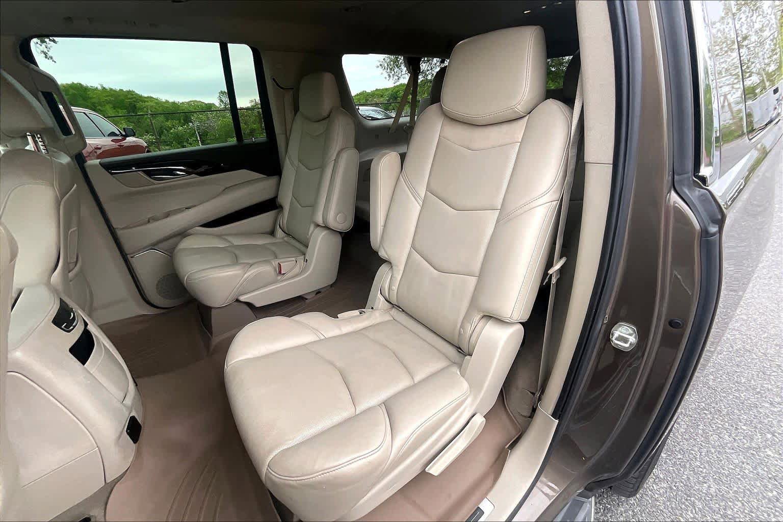 Used 2015 Cadillac Escalade ESV Luxury AWD/4WD image 21