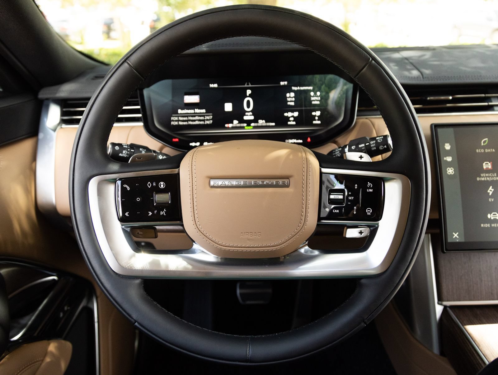 Used 2026 Land Rover Range Rover SE AWD/4WD image 13