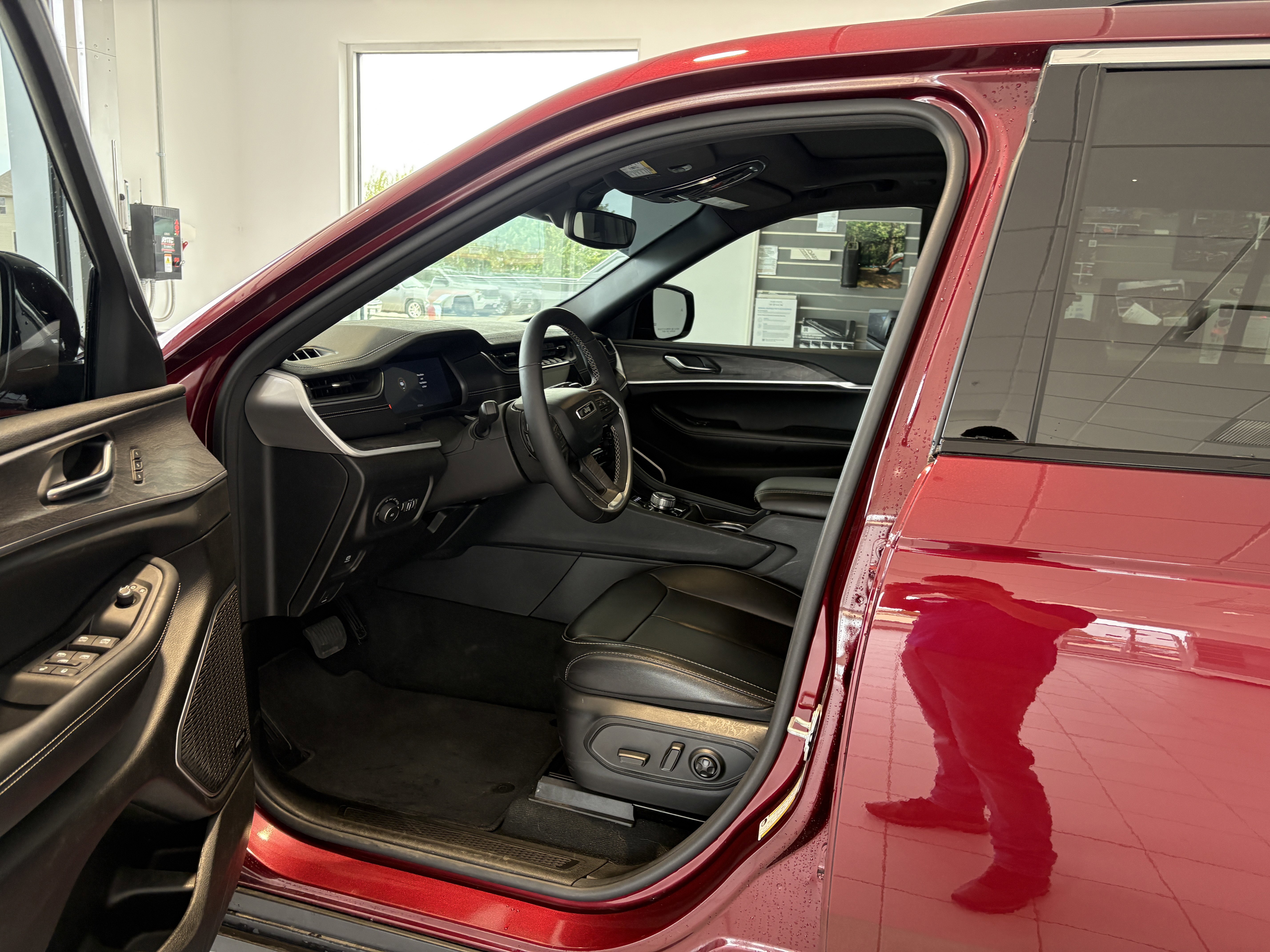 Used 2024 Jeep Grand Cherokee Limited w/ Trailer Tow Package image 9