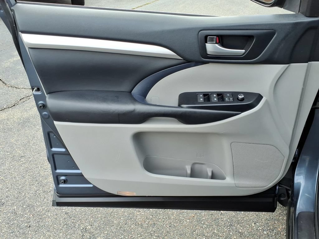 Certified 2019 Toyota Highlander XLE AWD/4WD image 8