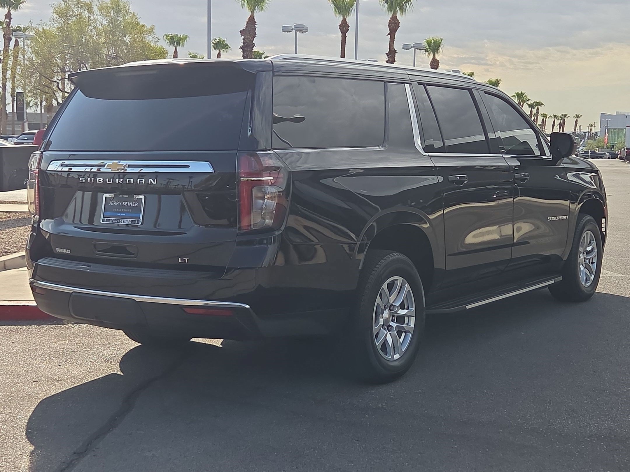 Used 2024 Chevrolet Suburban LT AWD/4WD image 5