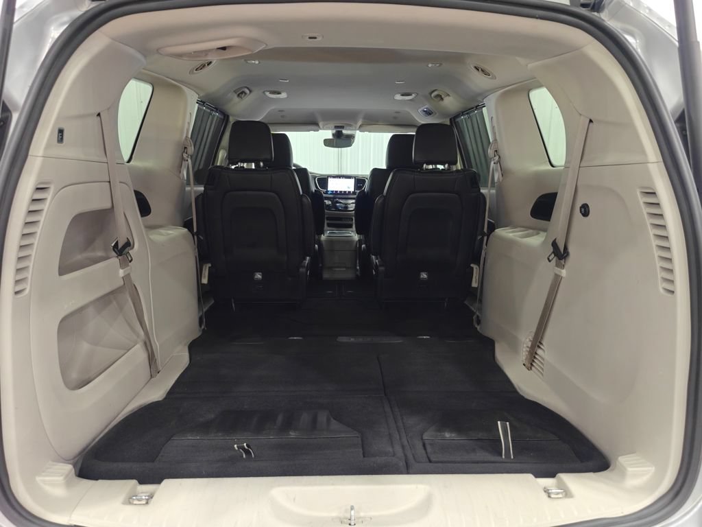 Used 2024 Chrysler Pacifica Touring-L FWD image 31