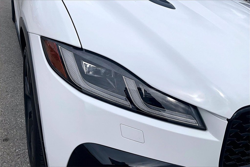 Used 2024 Jaguar F-PACE SVR image 30