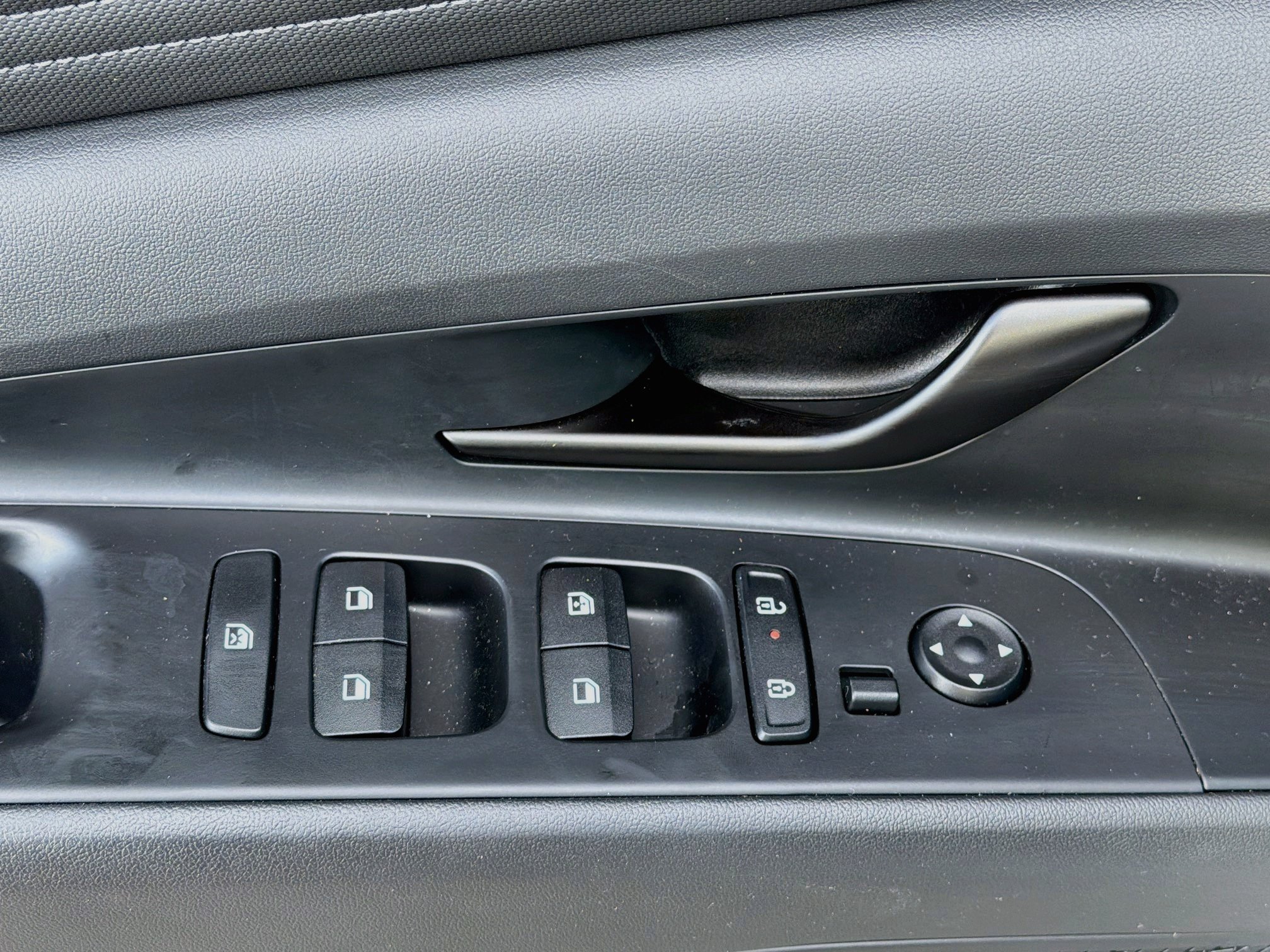 Used 2025 Hyundai Elantra Sport FWD image 21